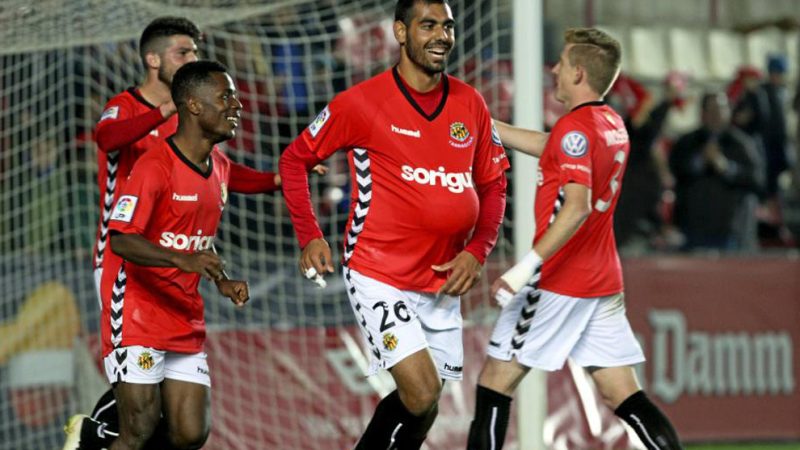 Fali celebra un gol al Nou Estadi durant la temporada 2015/16. | Foto: marca.com