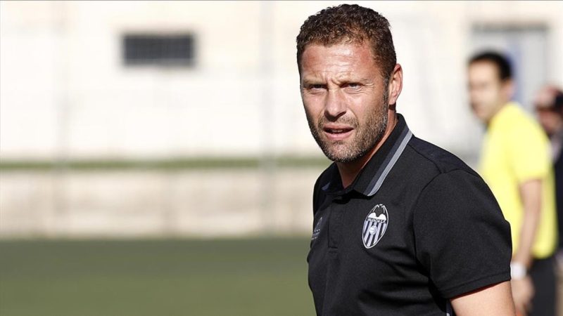 Curro Torres, en la seva etapa d'entrenador al València Mestalla. | Foto: Sport