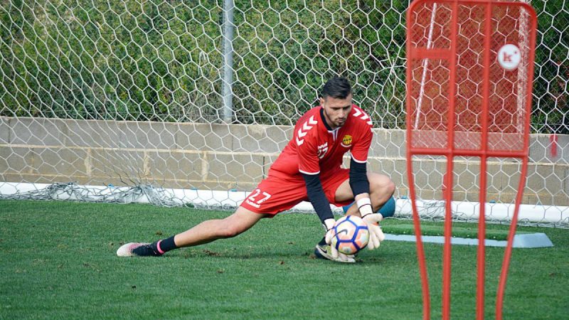 Dimitrievski, en un entrenament del primer equip. | Foto: as.com