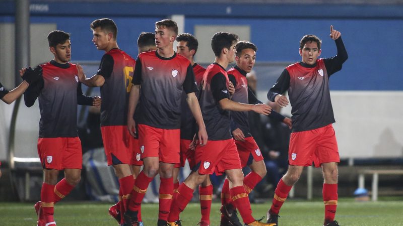 La selecció catalana sub-18 celebrant un gol en un amistós. Foto: FCF.