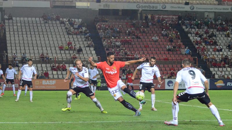 Pablo Marí en el primer partit de la passada temporada.