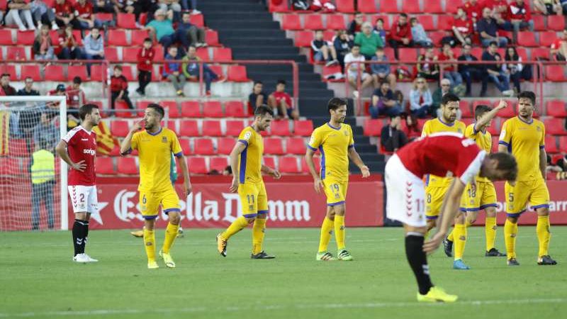 Jugadors del Nàstic després d'haver encaixat un gol en contra. | Foto: nasticdetarragona.com
