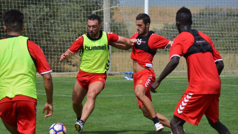 Cláudio Pitbull entrenant amb l'equip a Peralada.