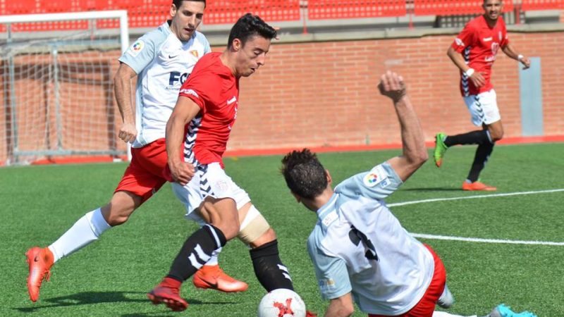 Pol Ballesteros, controlant l'esfèrica en el duel de diumenge passat davant el Terrassa. Foto: Gimnàstic de Tarragona.