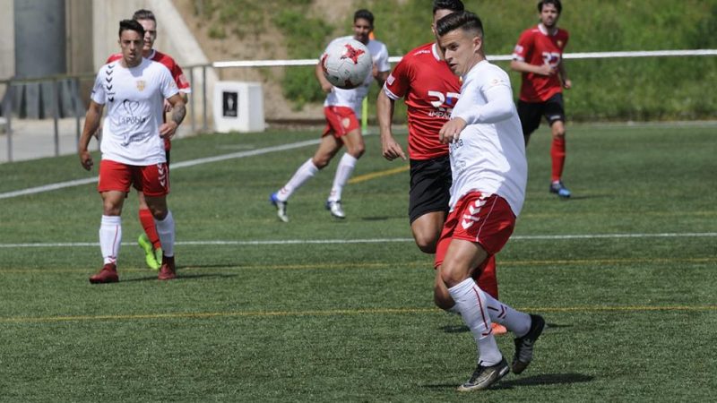 Dani Hernández amb la pilota en el darrer partit a Sant Boi de Llobregat Foto: David Ferrer - FC Santboià.