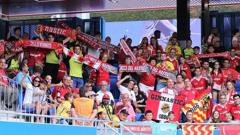 Aficionats granes a l'estadi Johan Cruyff. | Foto: Gimnàstic de Tarragona
