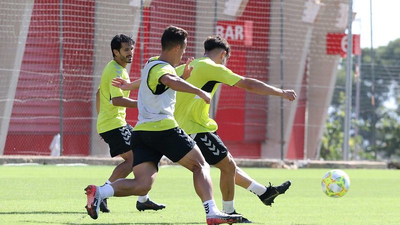 Entrenament del primer equip al camp annex