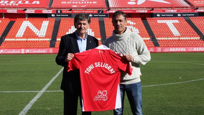Toni Seligrat durant la seva presentació com a nou tècnic. | Foto: Gimnàstic de Tarragona