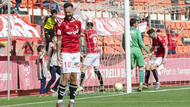 Javi Márquez en una acció enfront el València Mestalla. | Foto: Gimnàstic de Tarragona