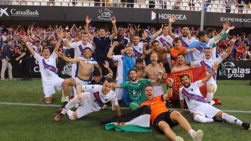 L'Extremadura celebra el seu retorn a Segona. | Foto: Twitter