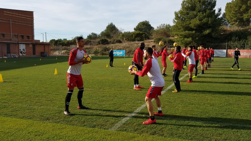 Javi Jiménez amb Maikel Mesa en l'entrenament d'aquest divendres al matí. | Foto: Gimnàstic de Tarragona