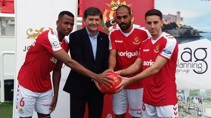 Dumitru, Fali i Pleguezuelo, amb la samarreta del Nàstic. | Foto: Gimnàstic de Tarragona