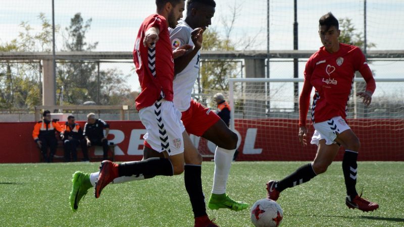 Una imatge del partit davant el Terrassa al Municipal pobletà. Fotografia: Terrassa FC.
