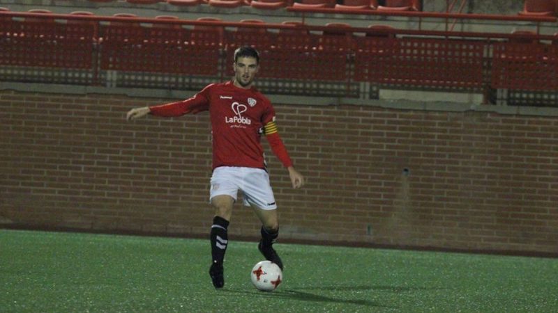 El capità, Iván de Nova, en un partit d'aquesta temporada. Foto: Anna Martín - FC Santboià.