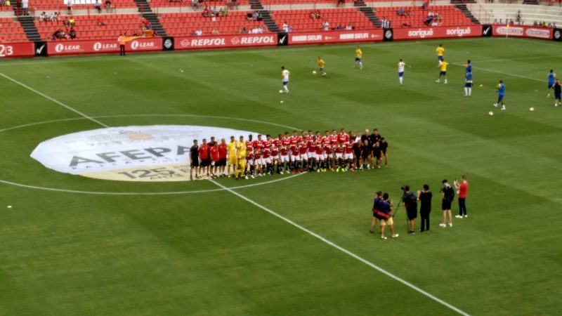 Els jugadors i el cos tècnic grana just després de ser presentats. |Foto: Nil Morato