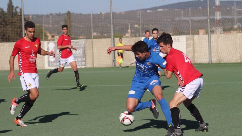 Acció del partit entre el Ferriolense i el Juvenil A. Foto: Bvich