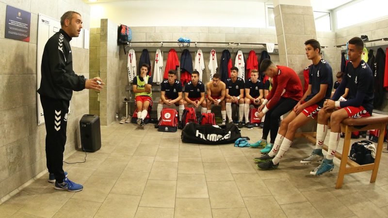 Manel Cazorla donant instruccions als seus jugadors. Foto: Manel Cazorla