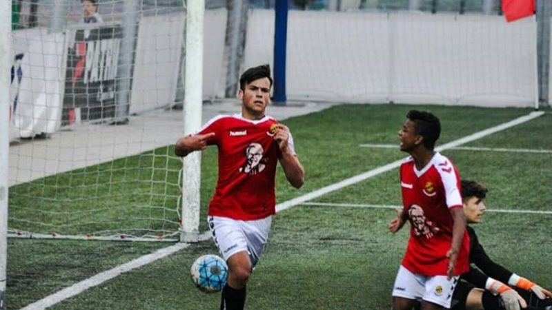 Óscar Grela, celebrant un dels seus gols amb el Cadet A.