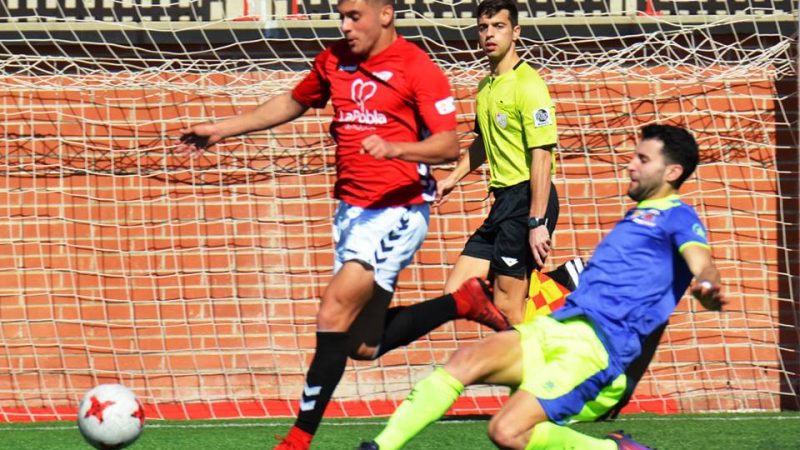 El jugador grana, en el darrer partit davant el Vilassar. Foto: Gimnàstic de Tarragona.