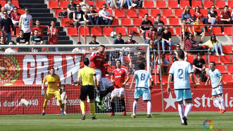 Molina i Fali intentant desviar una pilota. |Foto: LaLiga