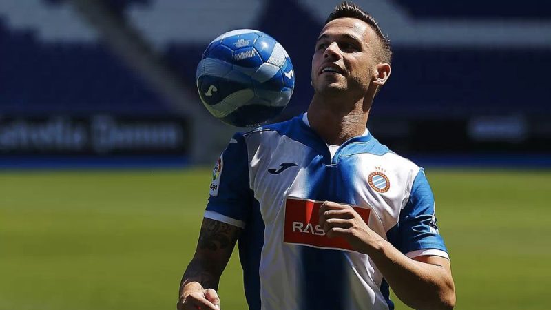 Álvaro Vázquez, presentat com a jugador de l'Espanyol en el seu retorn. | Foto: La Voz de Galicia