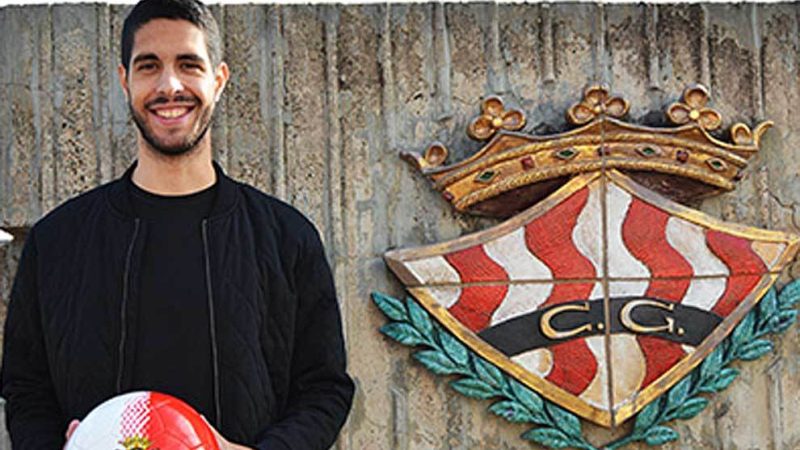 Carlos García, el dia de la seva presentació com a jugador del primer equip. | Foto: Marca