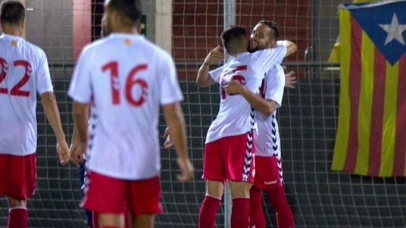 Els jugadors celebren l'accés a semifinals al Narcís Sala de Sant Andreu de Palomar. | Foto: TV3