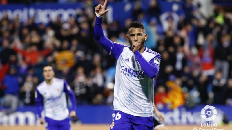 El davanter Luis Suárez, en el moment de la celebració d'un gol amb el Real Zaragoza. Foto: LaLiga.
