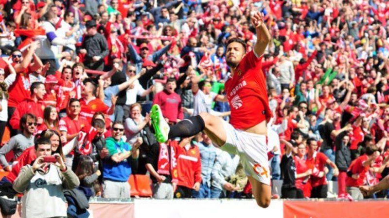 Pablo Marí celebrant un dels gols tant importants que va marcar a la 14/15.