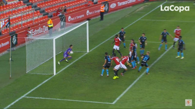 Captura televisiva del moment polèmic. | Foto: LaLiga123TV