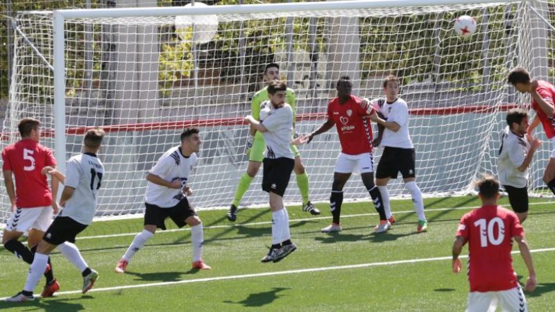 Una acció del partit davant l'Horta aquest curs. Foto: Lluís Milián - Diari de Tarragona