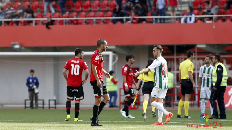 El Mallorca, amb peu i mig a Segona B després d'empatar a casa davant el Córdoba (1-1). | Foto: laliga.es