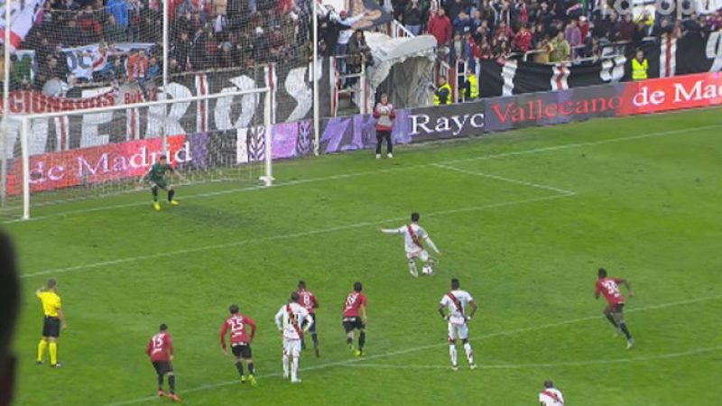 Miku, ex-grana, va fallar un penal en el temps afegit del Rayo-Nàstic. | FOTO: MARCA