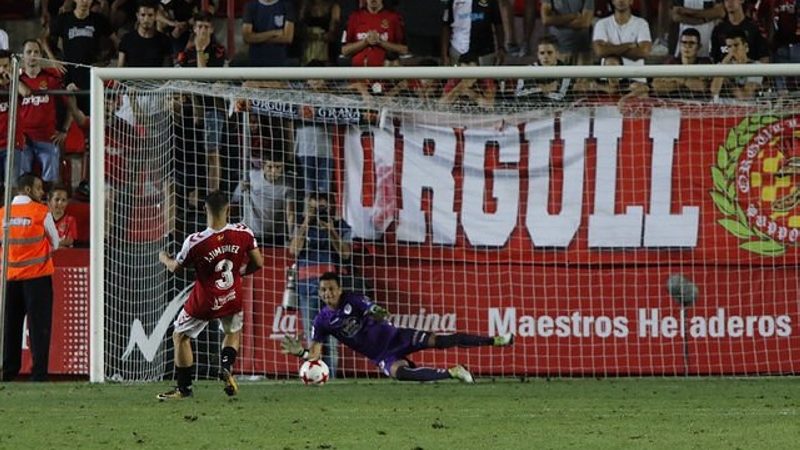Javi Jiménez falla el penal que impedeix al Nàstic passar de ronda. | Foto: piratasdelbasket.net