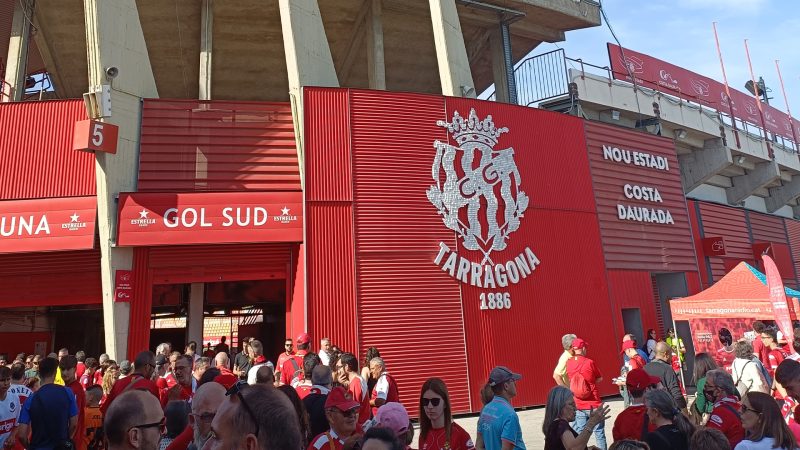 Aficionats durant la prèvia del Nàstic Arenteiro | Foto: Abel Ruiz