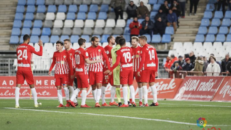 Jugadors de l'Almería celebrant el gol que els va donar la victòria davant el Lugo. | Foto: laliga.es