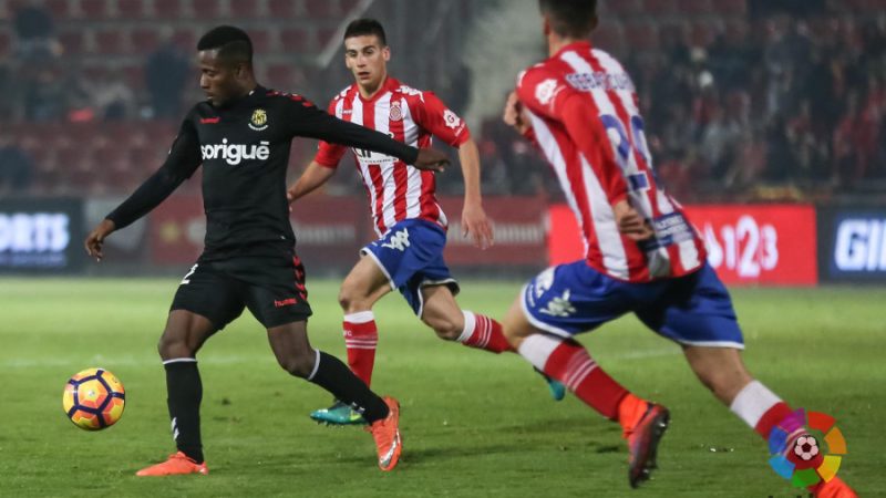 w_900x700_17205809gir-nast-290