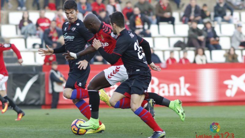 Achille Emana tornarà a erigir-se enguany com una peça clau en la salvació. | Foto: laliga.es
