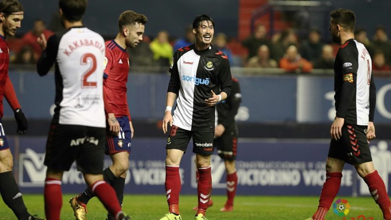 Suzuki, just abans de defensar un còrner en contra. | Foto: laliga.es
