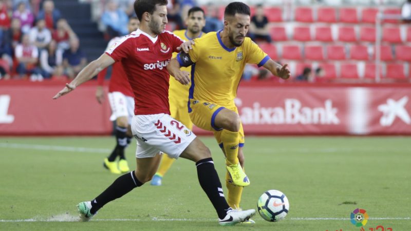 Kakabadze disputant una pilota durant el partit.| FOTO: laliga.es