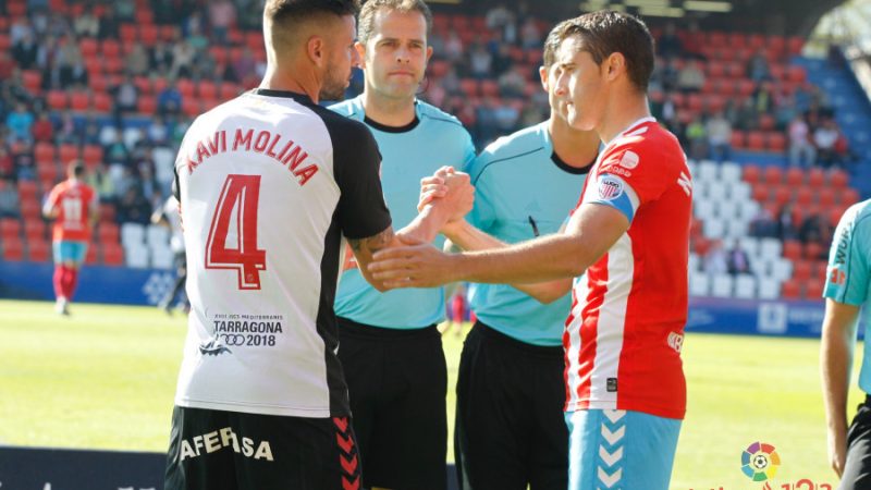 Xavi Molina podria tornar a ocupar una plaça a l'eix de la defensa. | FOTO: LaLiga