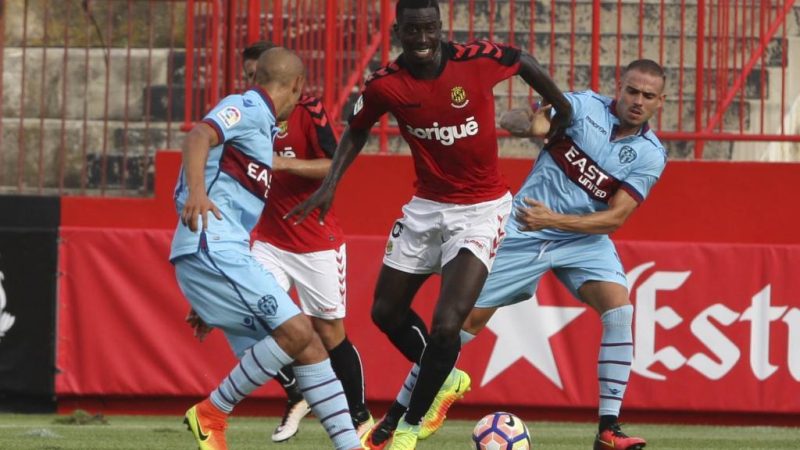 Wilfried Zahibo, en el partit contra el Levante al Nou Estadi. | Foto: laliga.es